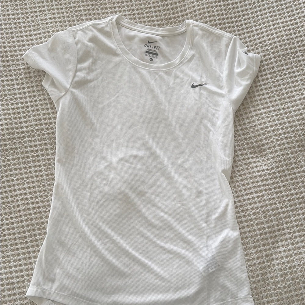 Nike Women's White Dri-FIT Top extra small XS never worn